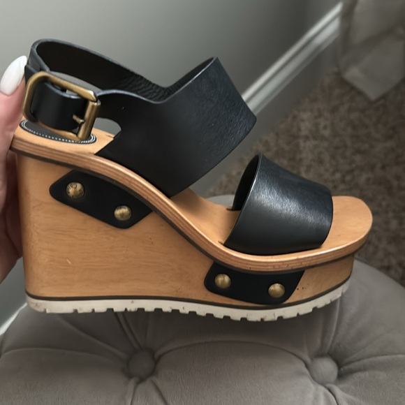 Chloe - Picture 2 of 3